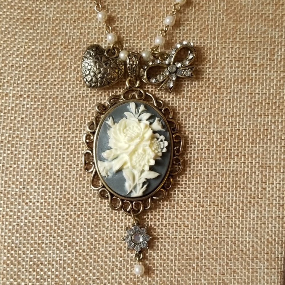 Jewelry Necklace - vintage inspired